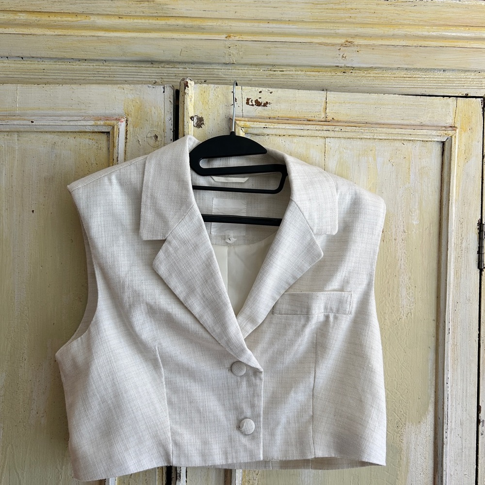 Cropped Cream Sleeveless Blazer Vest
